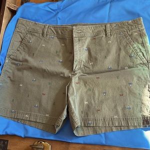 Woman’s Eddie Bauer rip stop shorts size 18